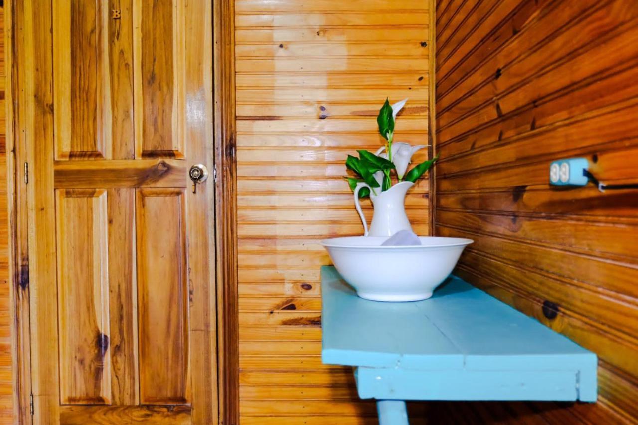 Aldina S Guest House Кахуита Екстериор снимка